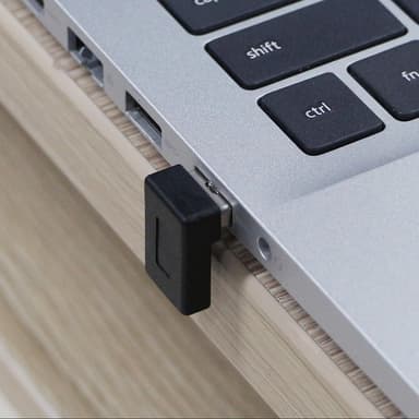 NÖRDIC USB-C naaras-USB-A urossovitin 90 astetta kulmassa