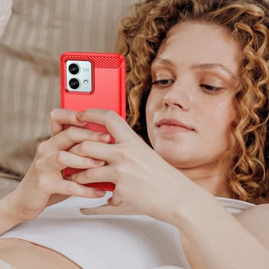 SKALO Motorola Moto G84 5G Armor Carbon Iskunkestävä TPU suojakuori - Punainen