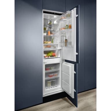 Electrolux Jääkaappi-pakastin yhdistelmä LNC8ME18S