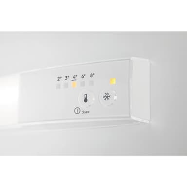 Electrolux jääkaappi pakastinlokerolla LFB3AF82R integroitava