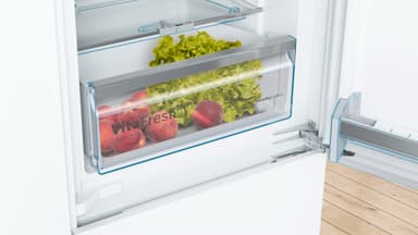 Bosch jääkaappipakastin KIS87AFE0 integroitava