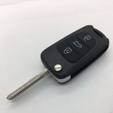 Taitettava auton avainkuori HYUNDAI Kialle 3-painikkeella Musta