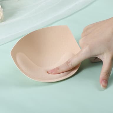 1 pari vaihdettavia rintaliivien pehmusteita Beige