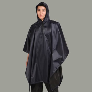 Monikäyttöinen hupullinen sadeponcho / telttapeite / katos retkeilyyn Musta
