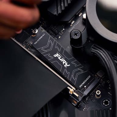 Kingston FURY Renegade NVMe SSD muisti jäähdytyselementillä (4 TB)