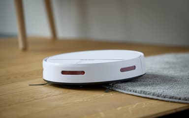 Robot vacuum cleaner White