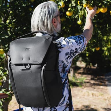 Peak Design Everyday reppu V2 20 L (musta)