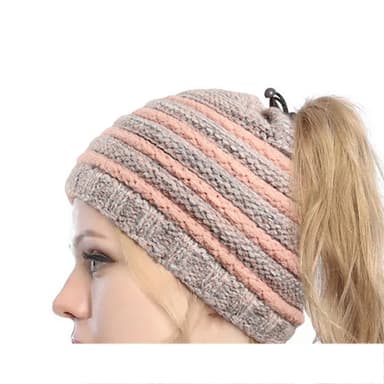 Naisten Stretch Knit Hat Ponytail Pipo Hatut Lämpimät Talvilakit Vaaleanpunainen