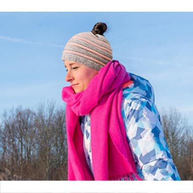 Naisten Stretch Knit Hat Ponytail Pipo Hatut Lämpimät Talvilakit Vaaleanpunainen