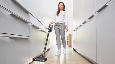 Bosch Unlimited 8 johdoton varsi-imuri BSS821VNE4