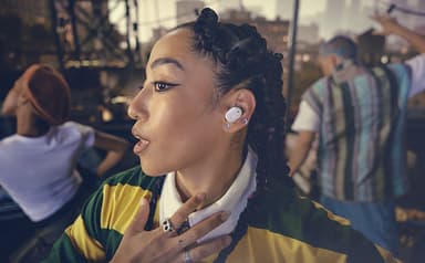 JBL Tune Buds 2 täysin langattomat in-ear kuulokkeet (valkoinen)