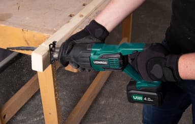 Akku-Säbelsäge VPower 20V – Komplettset mit 2.0Ah Akku, Schnellladegerät, Sägeblättern und Aufbewahrungstasche
