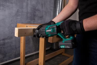 Akku-Säbelsäge VPower 20V – Komplettset mit 2.0Ah Akku, Schnellladegerät, Sägeblättern und Aufbewahrungstasche