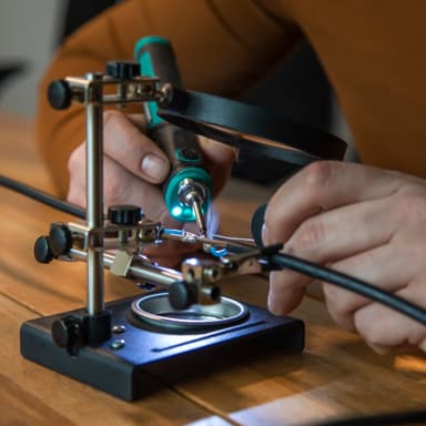 Cordless soldering iron 4V | Incl. holder, soldering wire and tips