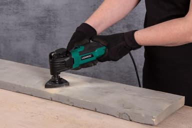 Oszillierendes Multitool 300W - Schnellwechselsystem, variable Geschwindigkeit - Komplettset inkl. 61 Zubehörteile und Aufbewahrungstasche