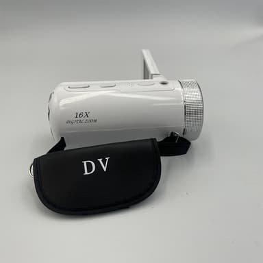 HD-digitaalikamera laajakulmaobjektiivilla Valkoinen