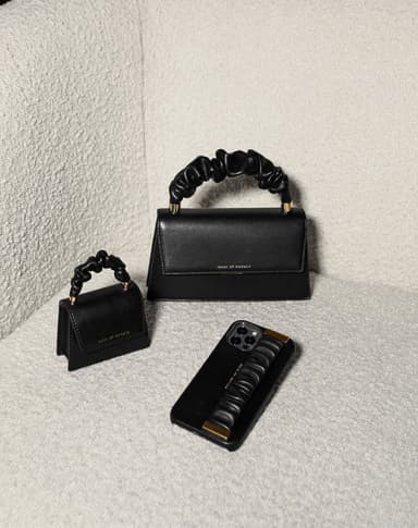 Statement Case iPhone 11/XR Ruffle Noir - Top-Hdl