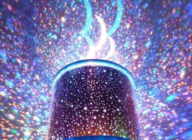 Star Master -yövalo, jossa on pyöriviä tähtiä ja LED-valaistus