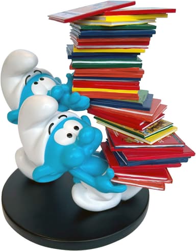 Plastoy Smurf keräilyfiguuri (Smurf with Stack of Comics)