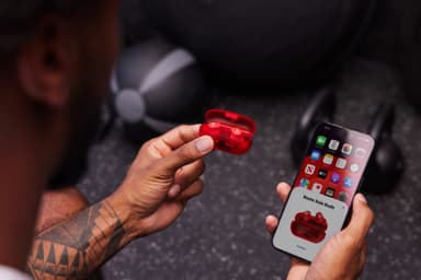 Beats Solo Buds täysin langattomat in-ear kuulokkeet (Transparent Red)