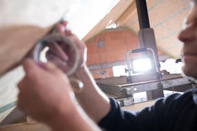 Brennenstuhl Ladattava LED-työvalo EL 2000 MA 20W sisä- ja ulkotiloihin IP54 (työmaavalo 2150lm, jossa 2 kytkentätasoa ja varavirtalähdetoiminto, jopa 6 tunnin valon kesto, alhaisen akun varoitus, tilaa säästävä taitettavan kehyksen ansiosta)