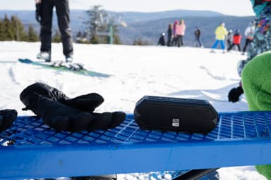 Altec Lansing HydraJolt kannettava kaiutin (musta)