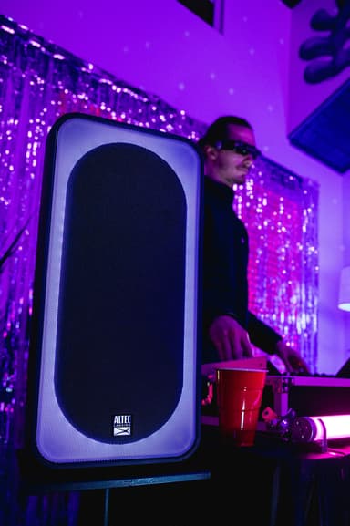 Altec Lansing ShockWave200 kannettava kaiutin (musta)