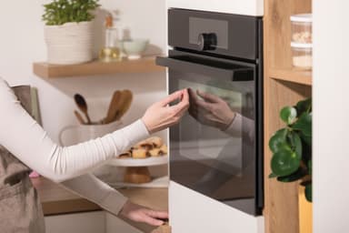 Gorenje Uuni BCM4547A10BG (Sysimusta)