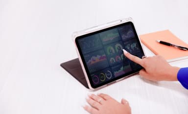Targus Pro-Tek iPad 10,9” kirkas folio suojakotelo