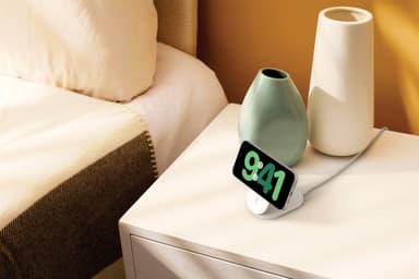 Belkin BoostCharge Qi2 magneettinen taitettava latausteline (valk.)