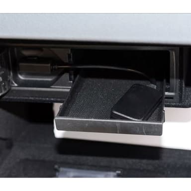 Bluetooth-sovitin Mercedes Benzille, jossa on AMI-liitäntä