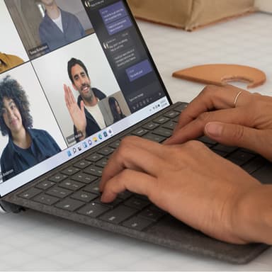 Microsoft Surface Pro 2024 näppäimistö + Slim Pen kynä (musta)