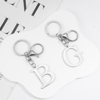 Moderni minimalistinen kirje-avaimenperä ruostumatonta terästä M