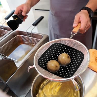 Silikoninen sisäosa Airfryer-neliöön 19x19 cm Musta