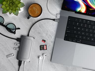 Satechi USB4 Multiport USB hubi