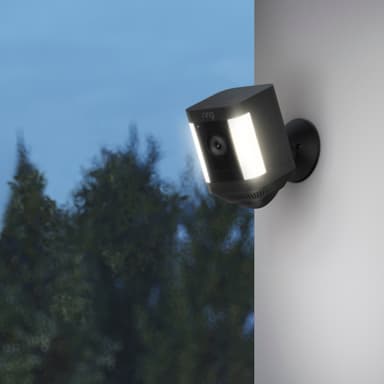 Ring Spotlight Cam Plus valvontakamera (musta/akkukäyttöinen)