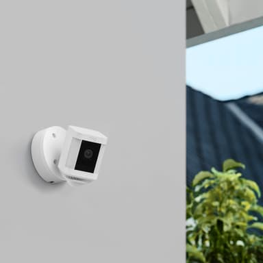 Ring Spotlight Cam Plus valvontakamera (valkoinen/akkukäyttöinen)