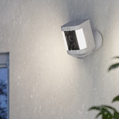 Ring Spotlight Cam Plus valvontakamera (valkoinen/pistokeliitäntä)