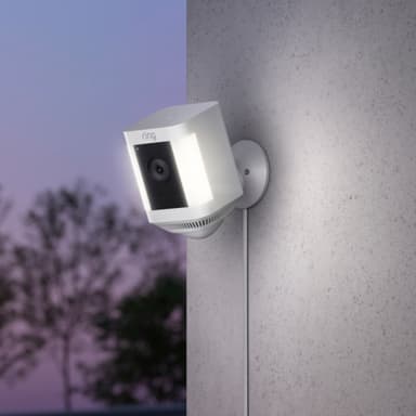 Ring Spotlight Cam Plus valvontakamera (valkoinen/pistokeliitäntä)