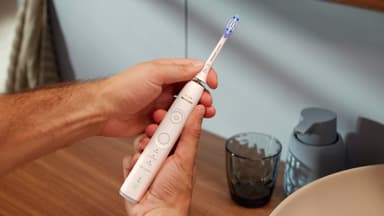 Philips Sonicare Series 7100 sähköhammasharja HX742002 (valkoinen)