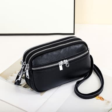 Uusi naisten kolmivetoketjuinen Crossbody laukku Musta