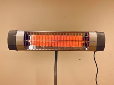 Norveco Star 2000W patio lämmitin jalustalla ja termostaatilla