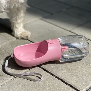 Kannettava vesipullo koirille 350 ml (vaaleanpunainen)