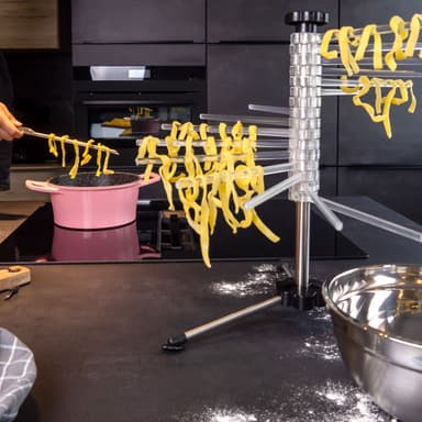 Pastahylly pastan ripustamiseen ja kuivaamiseen