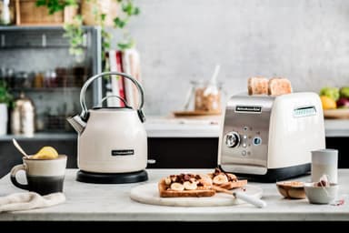 KitchenAid vedenketin 5KEK1222EAC (Almond Cream)