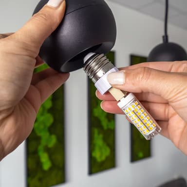 Lamppuadapteri 4x-sarjan alustamiseen (E27 - G9)