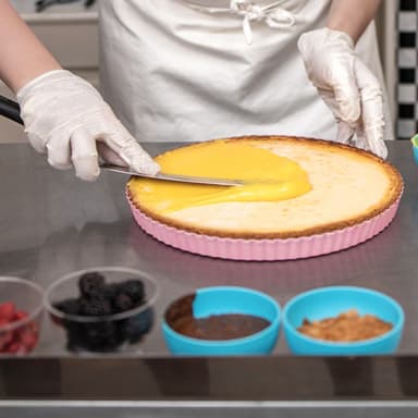 9-osainen setti, jossa keittiökaavin ja kakkulasta