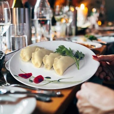 Muoto nyytille / raviolille / piirakalle ruostumaton teräs