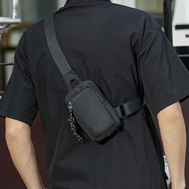 Kevyt crossbody laukku 12x19x3 cm