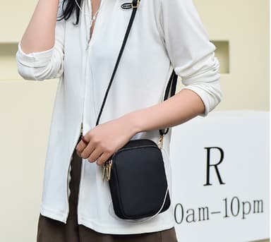 Crossbody mobiililaukku Musta